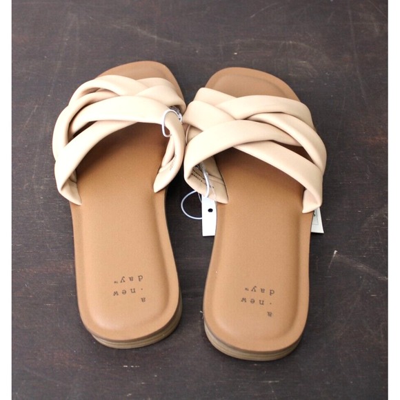 A New Day Women Tan Beige Crisscross Strap Slide Sandals Flats Size 6.5 - Picture 2 of 11